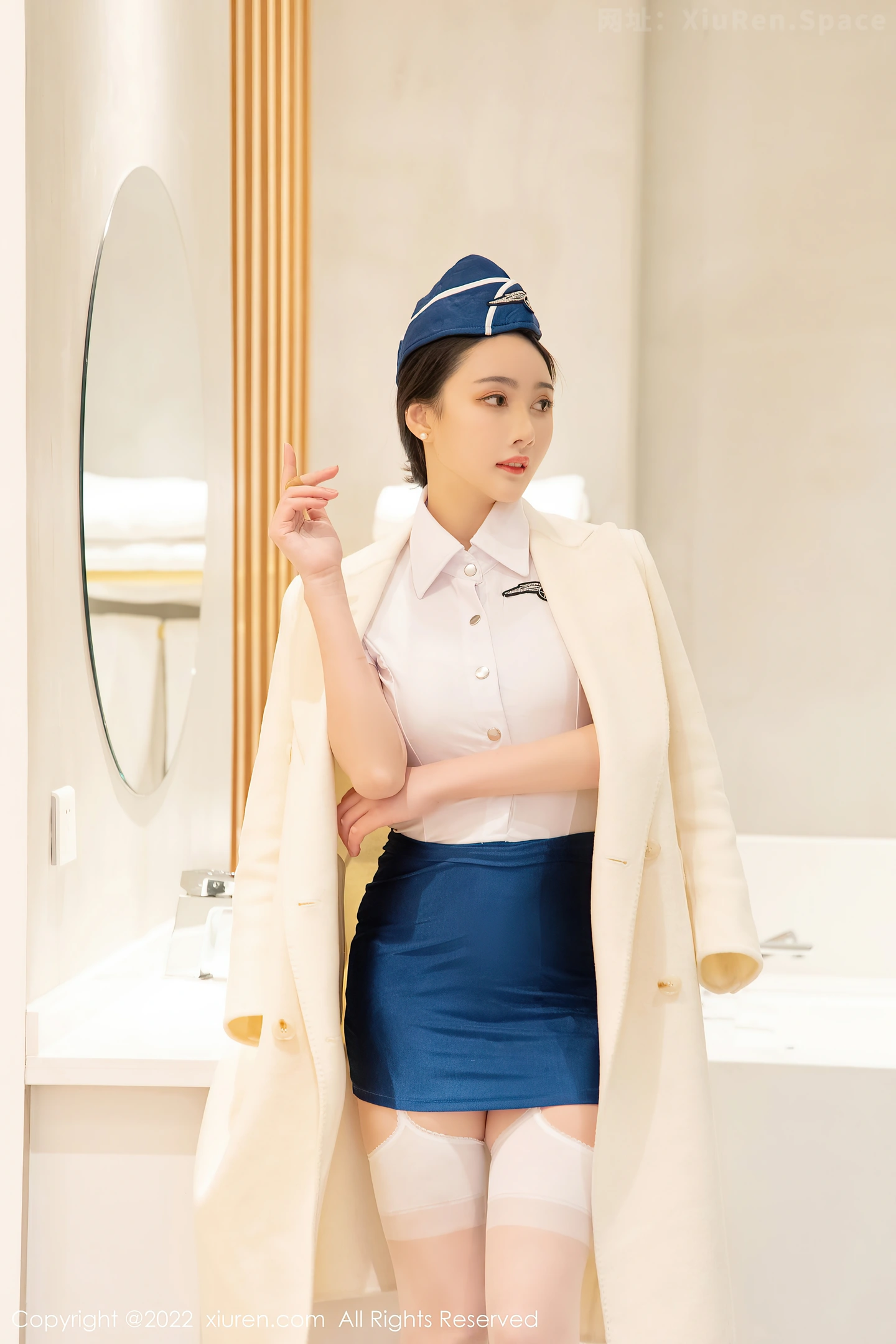 图片[3]-[XiuRen秀人网]VOL.4750 模特Summer宝宝性感空姐制服蓝色短裙下白丝吊袜撩人诱惑写真60P-秀人网官方网站